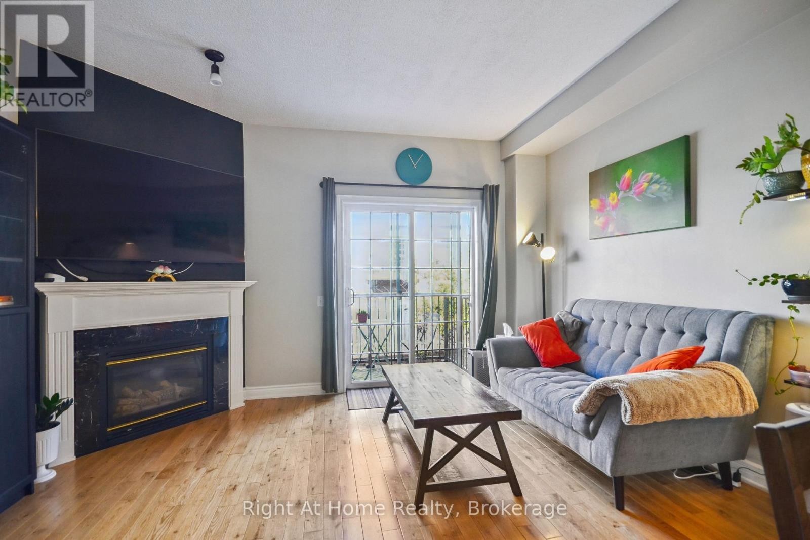 












34 - 5080 FAIRVIEW STREET

,
Burlington (Appleby),




Ontario
L7L7E9

