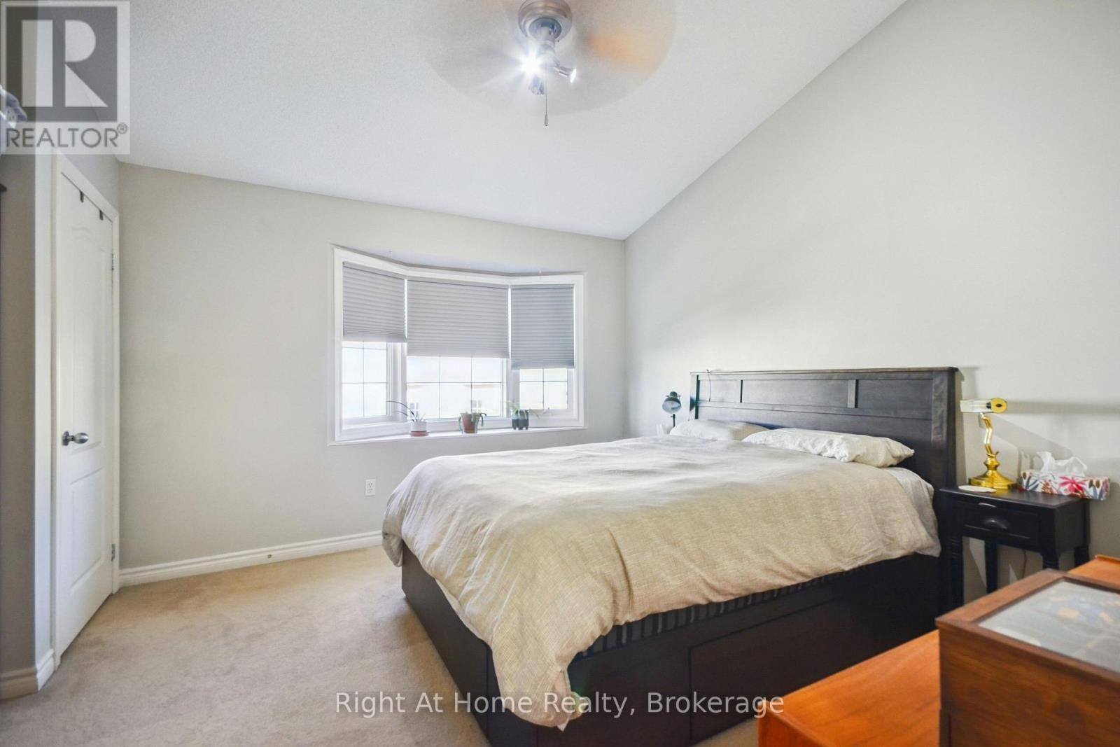 












34 - 5080 FAIRVIEW STREET

,
Burlington (Appleby),




Ontario
L7L7E9

