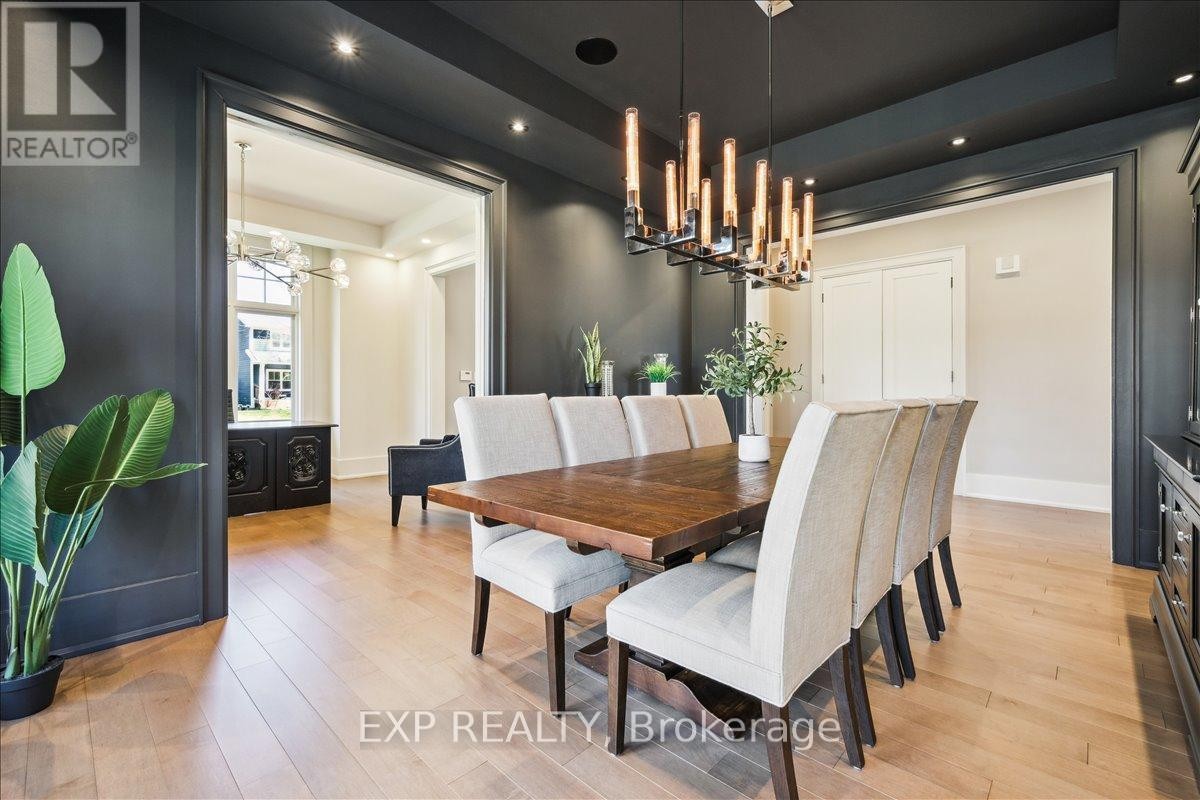 












528 WELLINGTON CRESCENT

,
Oakville (WO West),




Ontario
L6L4X5

