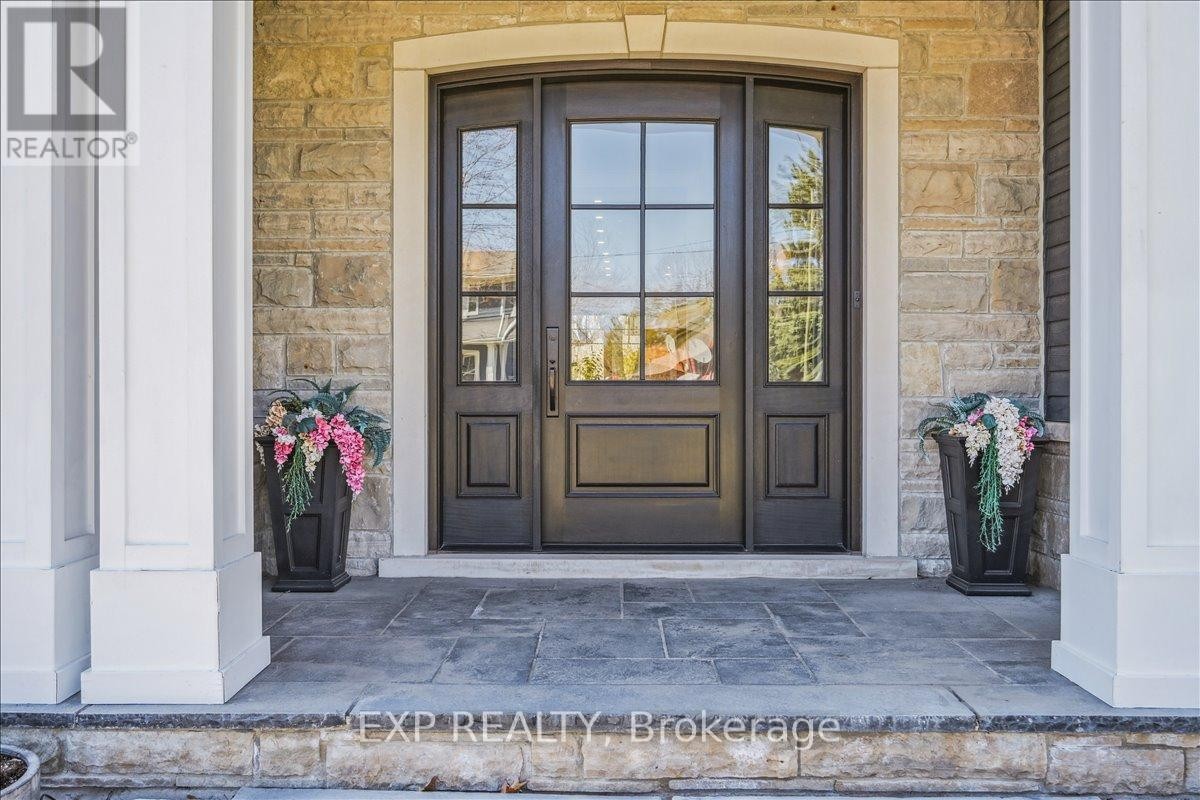 












528 WELLINGTON CRESCENT

,
Oakville (WO West),




Ontario
L6L4X5

