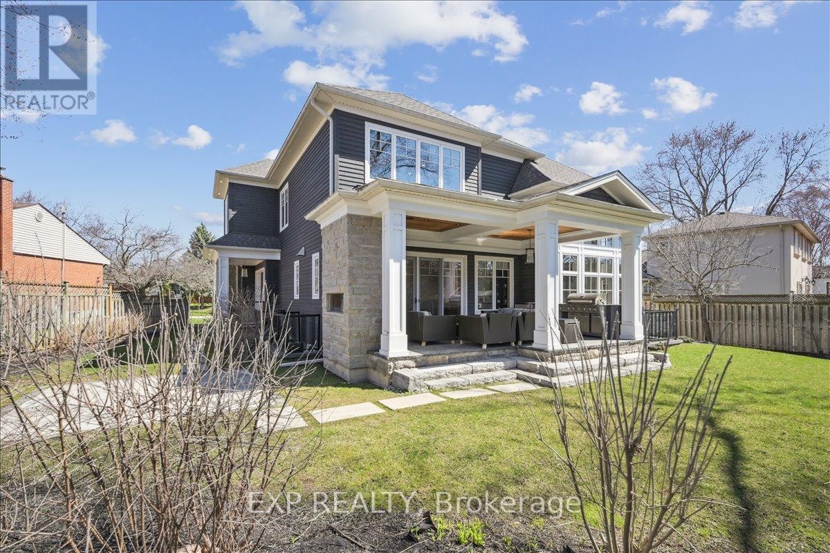 












528 WELLINGTON CRESCENT

,
Oakville (WO West),




Ontario
L6L4X5

