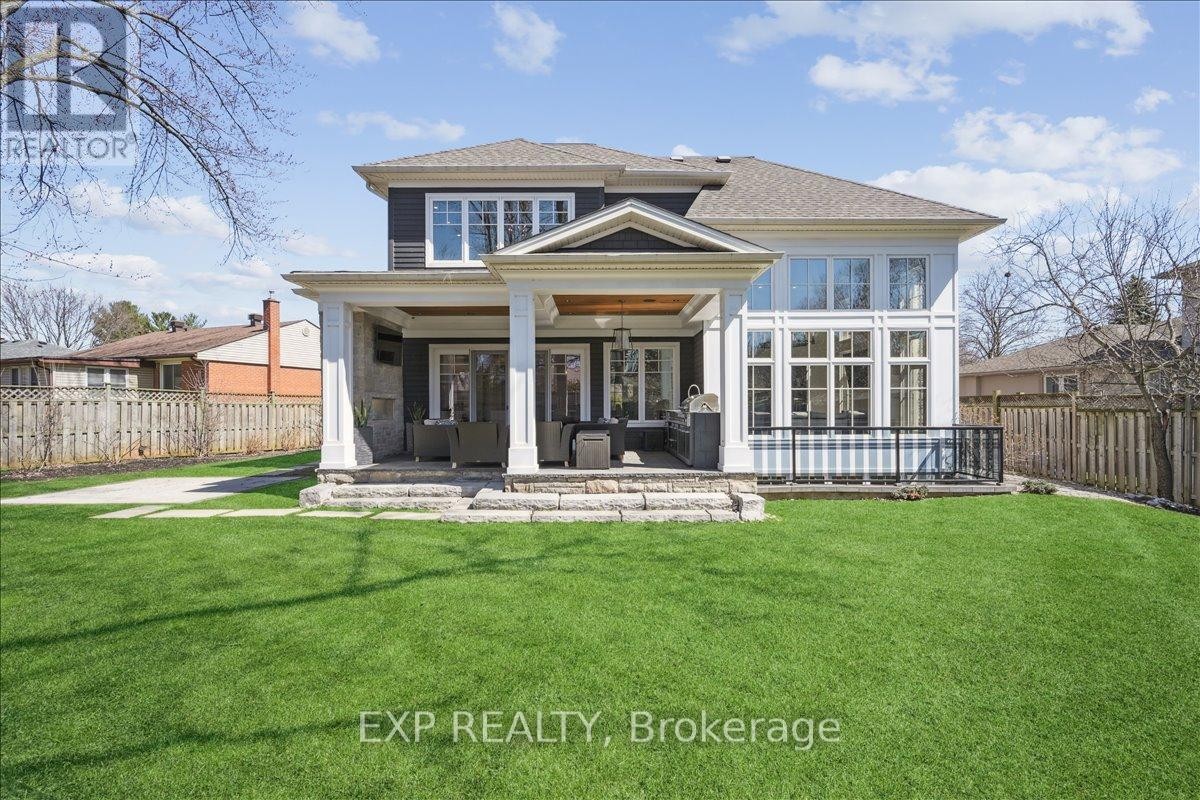 












528 WELLINGTON CRESCENT

,
Oakville (WO West),




Ontario
L6L4X5


