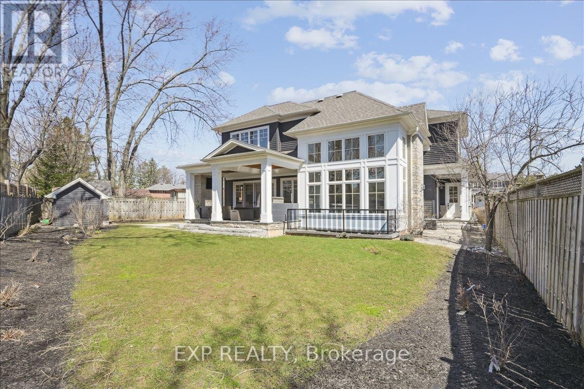 












528 WELLINGTON CRESCENT

,
Oakville (WO West),




Ontario
L6L4X5

