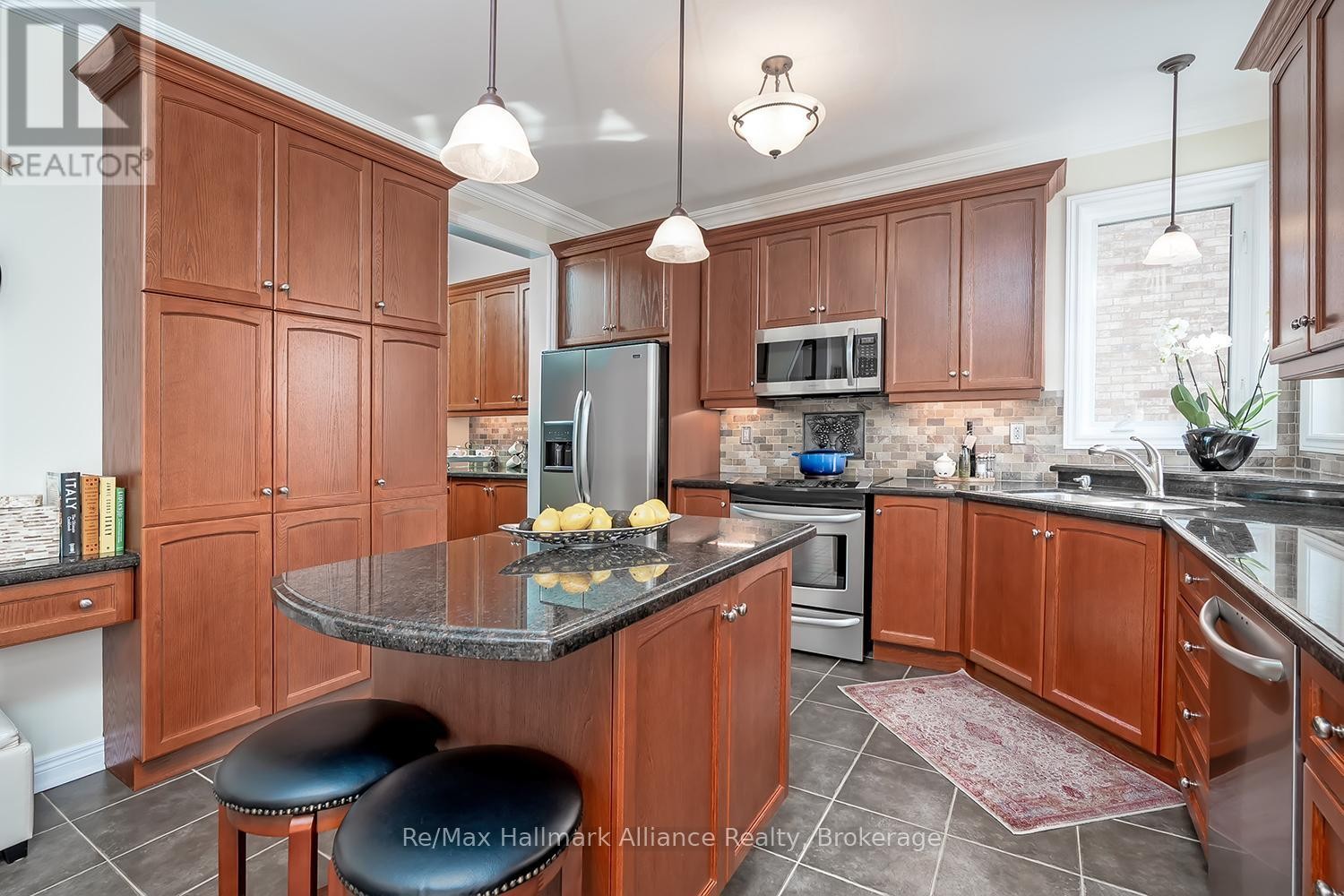 












2489 WHISTLING SPRINGS CRESCENT

,
Oakville (WM Westmount),




Ontario
L6M5G3

