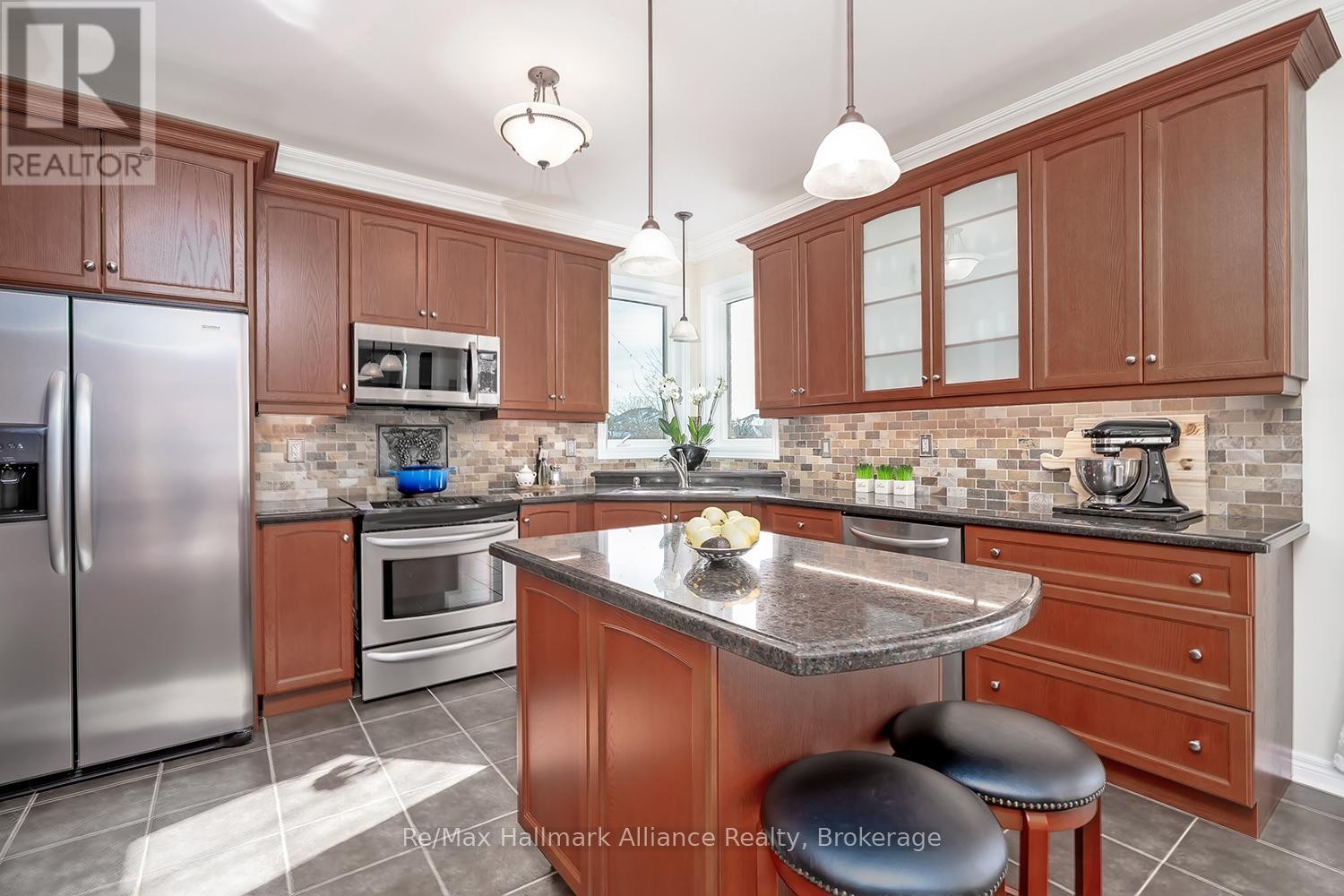 












2489 WHISTLING SPRINGS CRESCENT

,
Oakville (WM Westmount),




Ontario
L6M5G3

