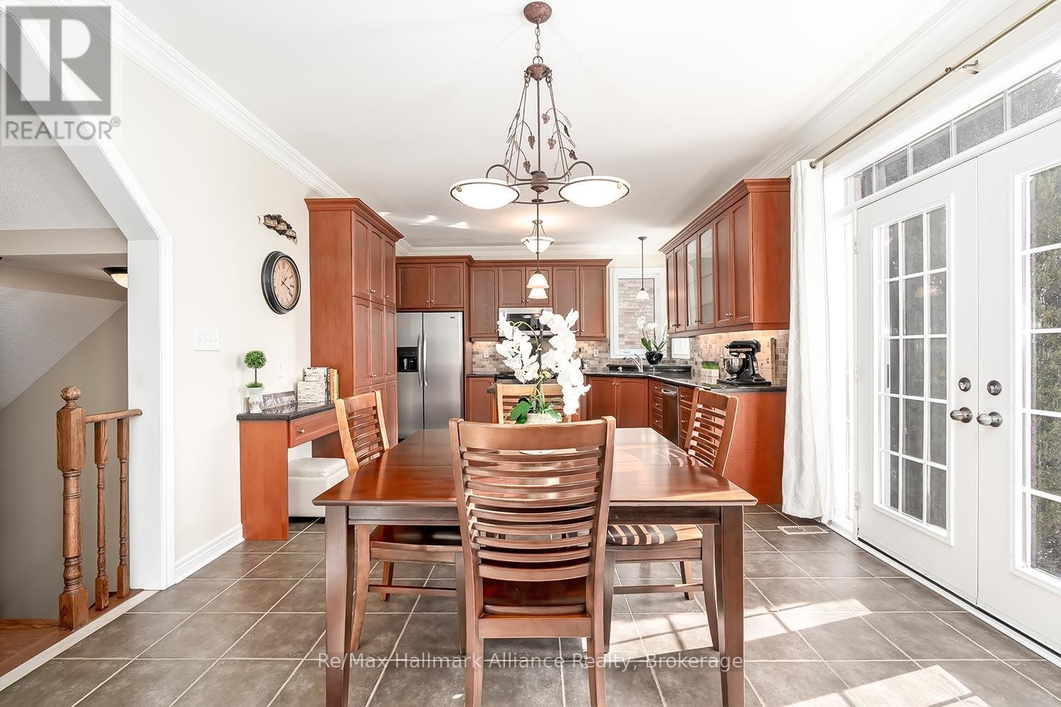 












2489 WHISTLING SPRINGS CRESCENT

,
Oakville (WM Westmount),




Ontario
L6M5G3

