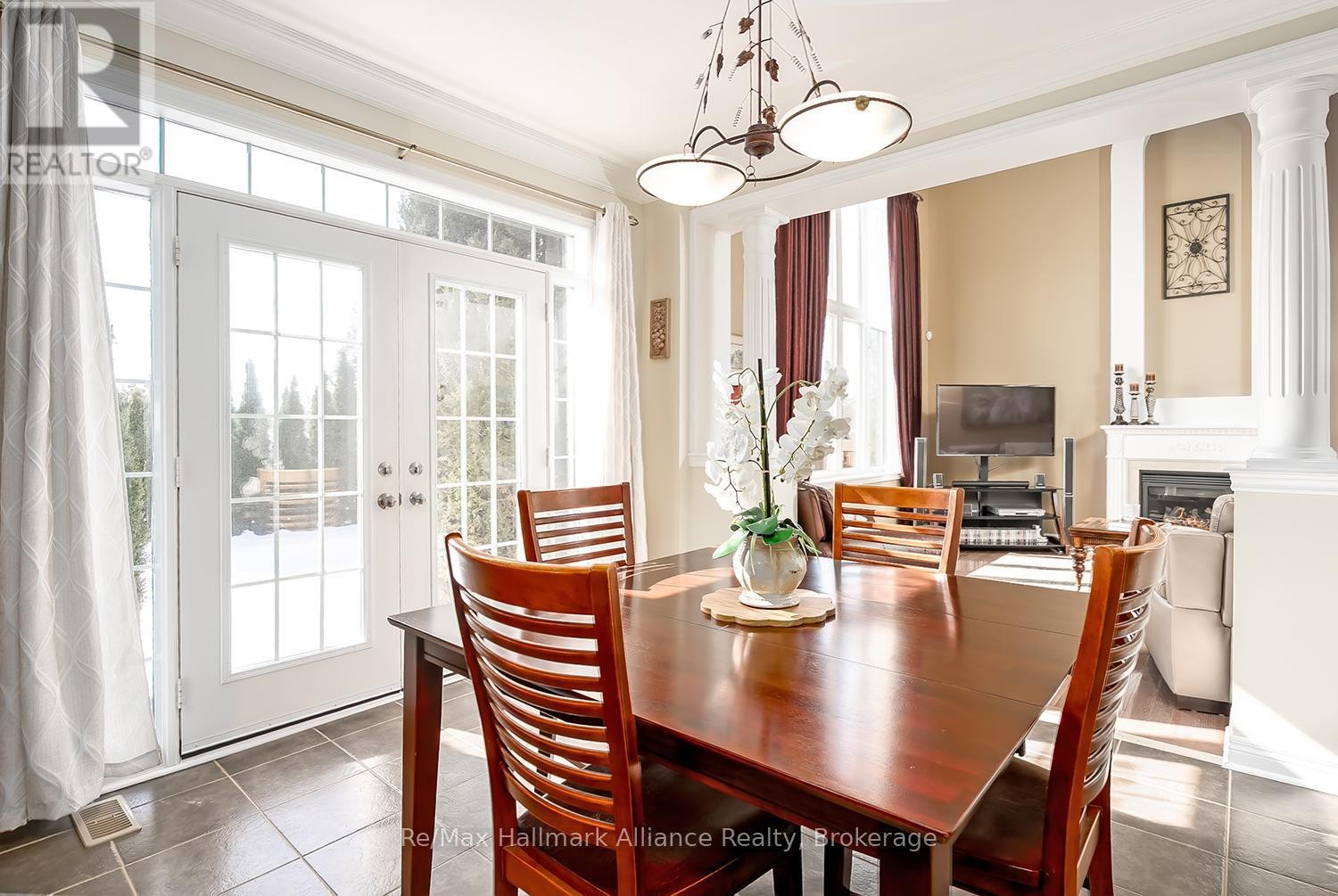 












2489 WHISTLING SPRINGS CRESCENT

,
Oakville (WM Westmount),




Ontario
L6M5G3

