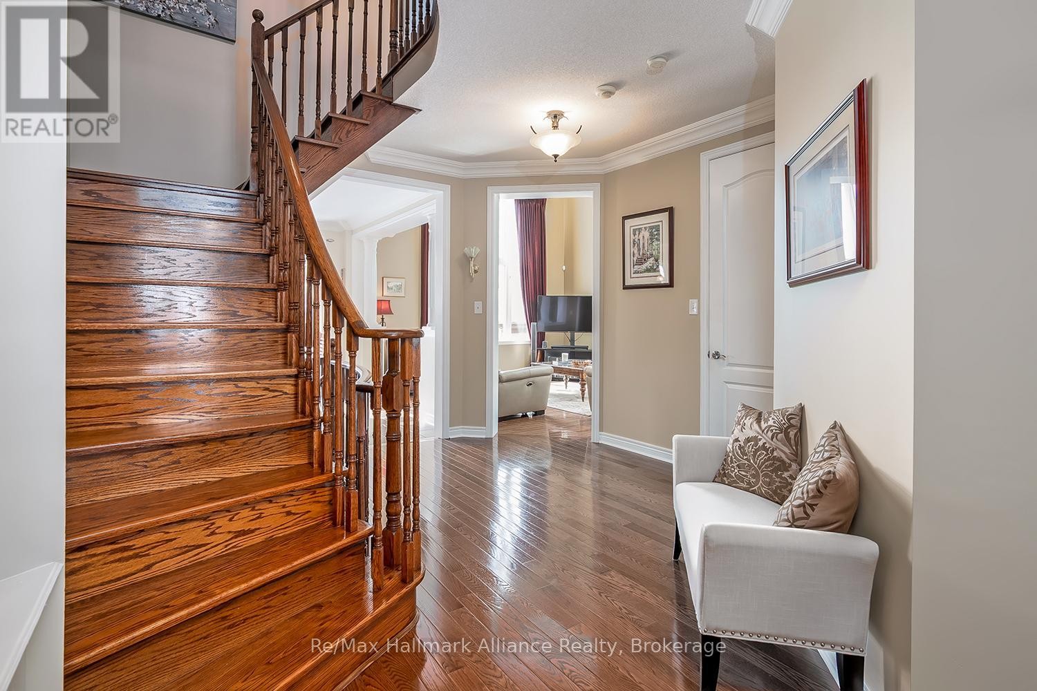 












2489 WHISTLING SPRINGS CRESCENT

,
Oakville (WM Westmount),




Ontario
L6M5G3

