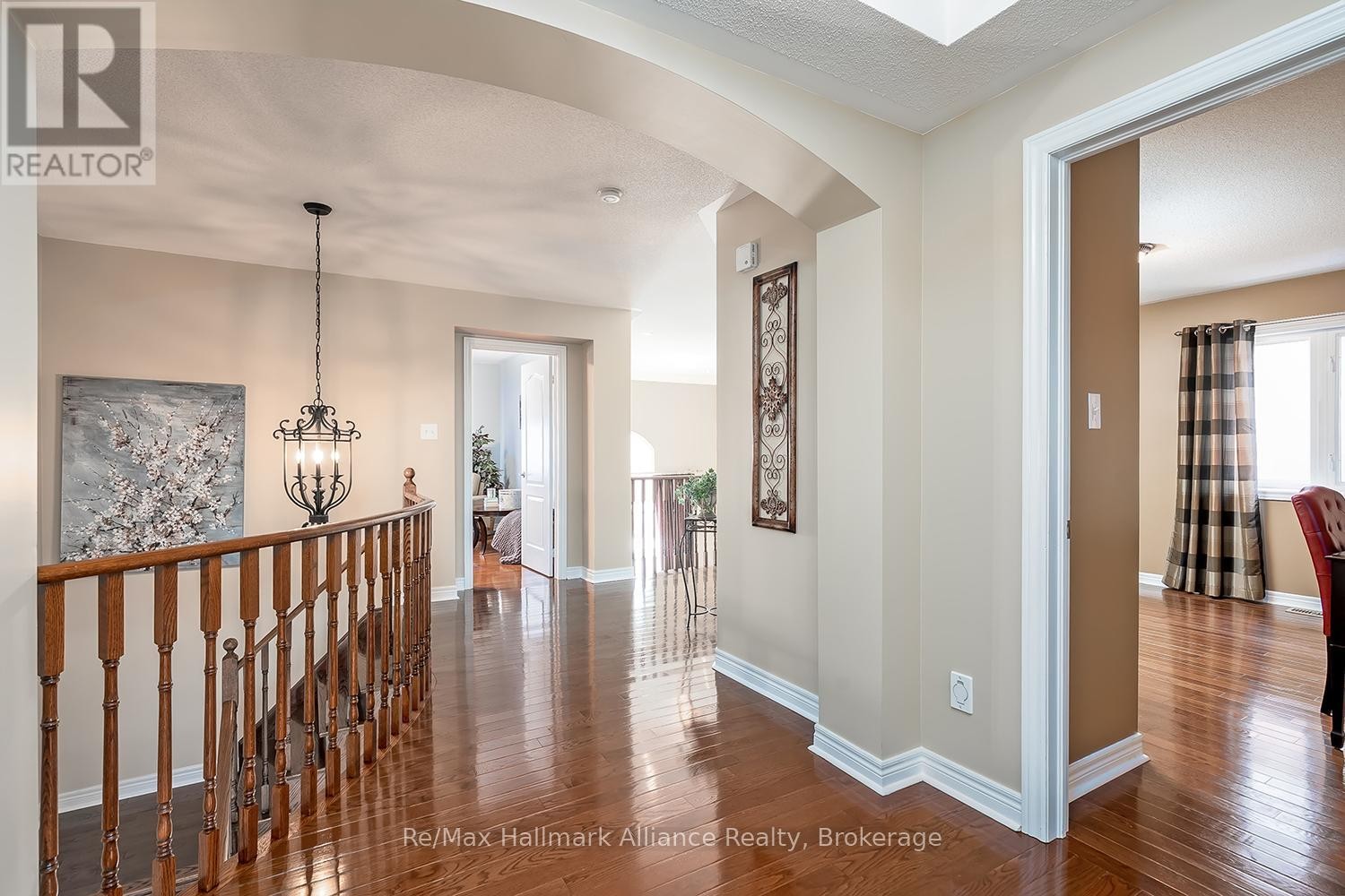 












2489 WHISTLING SPRINGS CRESCENT

,
Oakville (WM Westmount),




Ontario
L6M5G3

