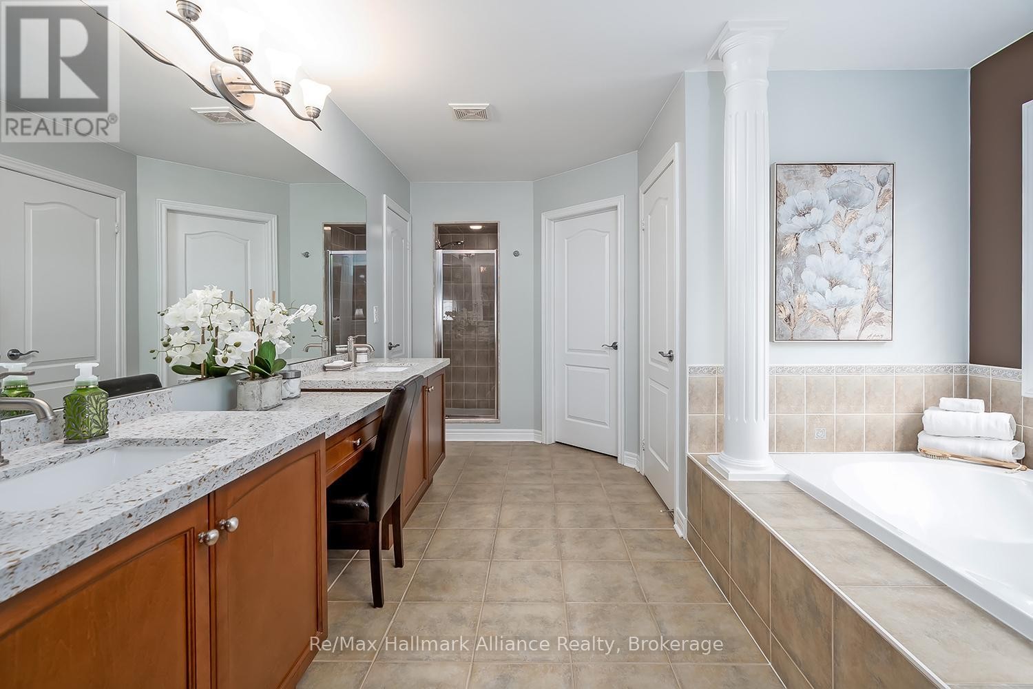 












2489 WHISTLING SPRINGS CRESCENT

,
Oakville (WM Westmount),




Ontario
L6M5G3

