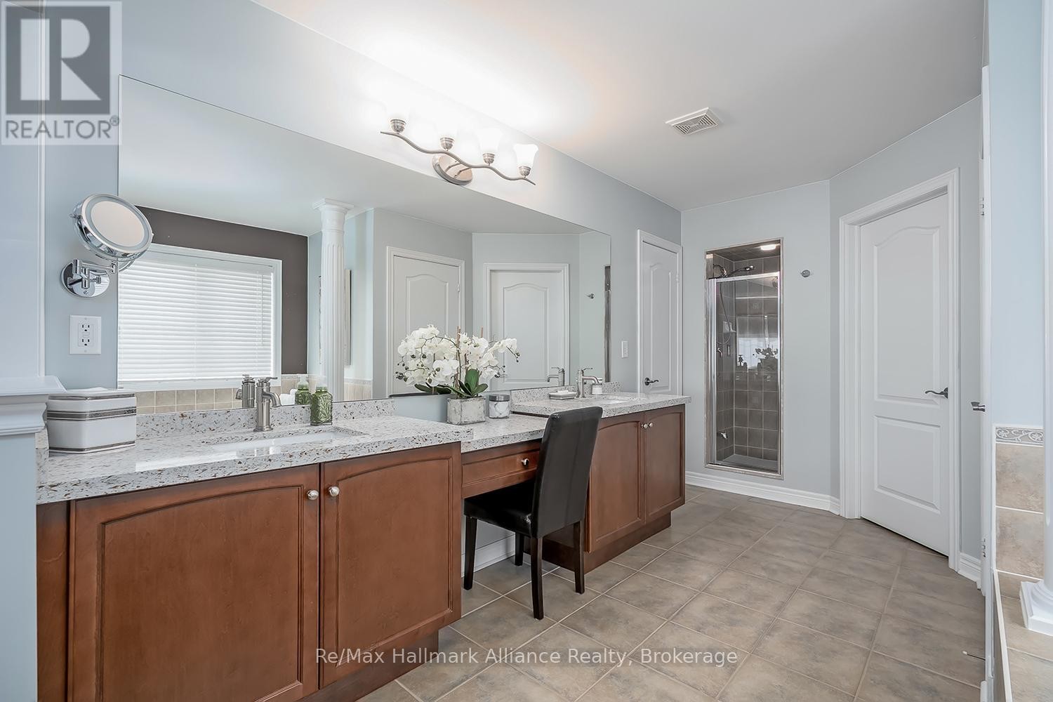 












2489 WHISTLING SPRINGS CRESCENT

,
Oakville (WM Westmount),




Ontario
L6M5G3

