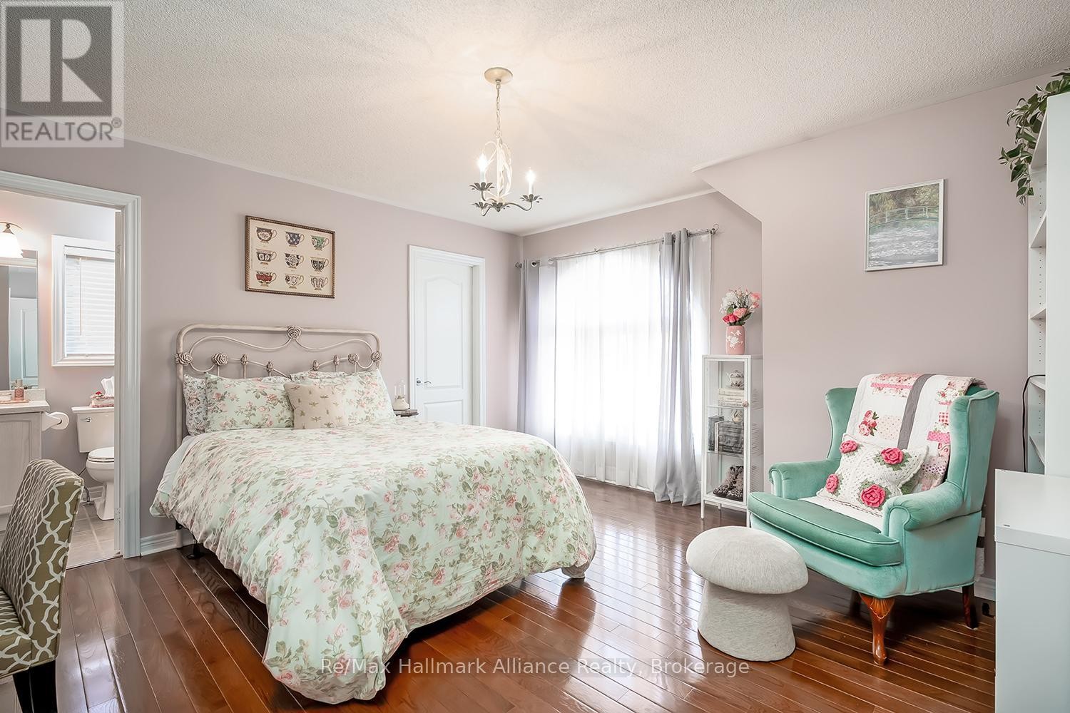 












2489 WHISTLING SPRINGS CRESCENT

,
Oakville (WM Westmount),




Ontario
L6M5G3

