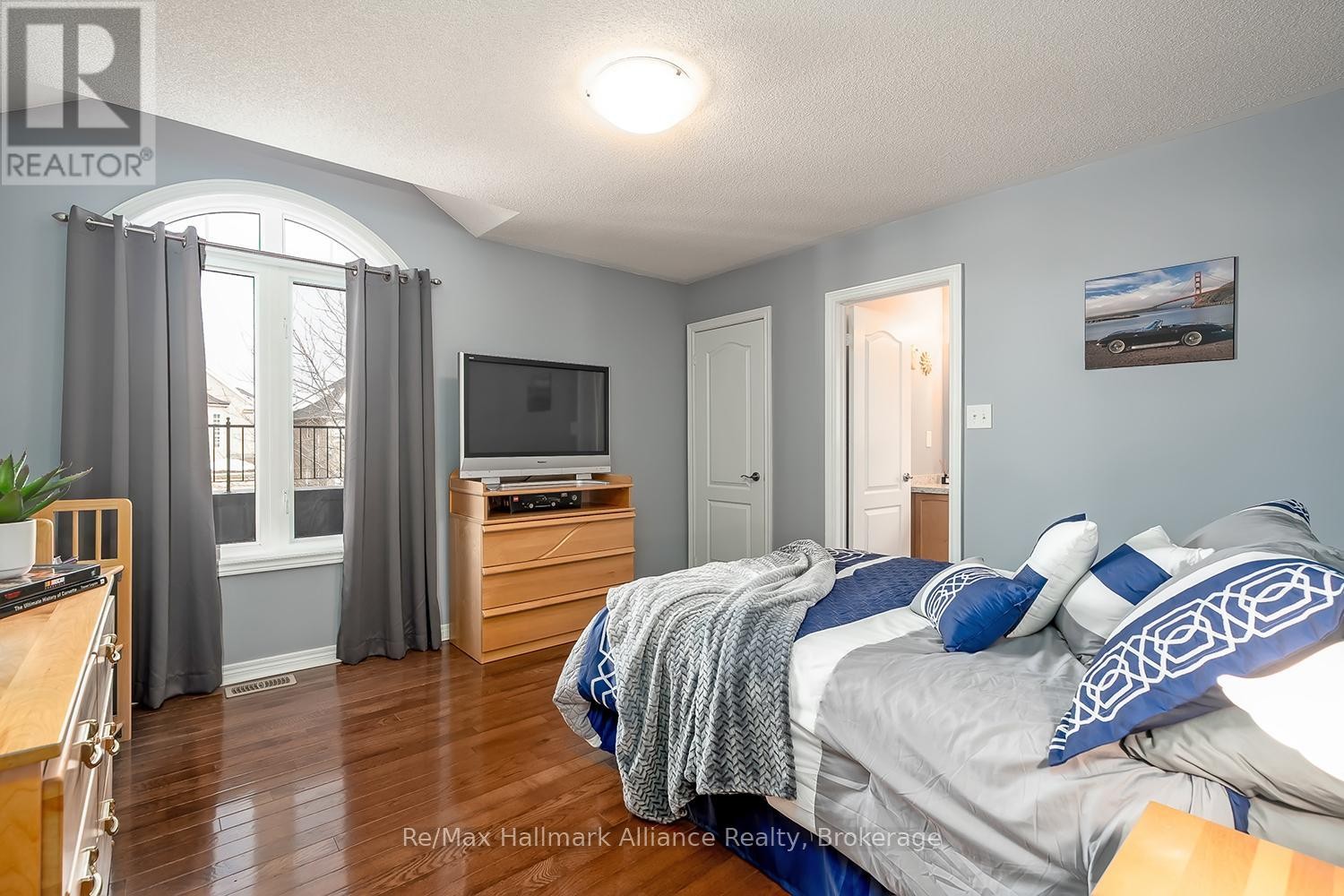 












2489 WHISTLING SPRINGS CRESCENT

,
Oakville (WM Westmount),




Ontario
L6M5G3

