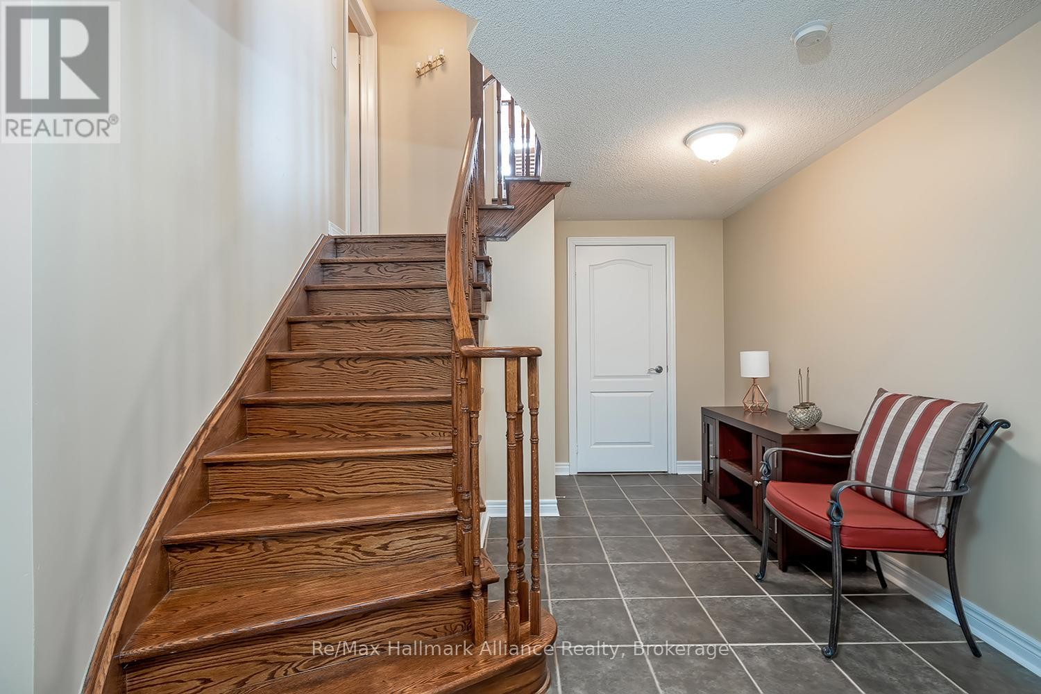 












2489 WHISTLING SPRINGS CRESCENT

,
Oakville (WM Westmount),




Ontario
L6M5G3

