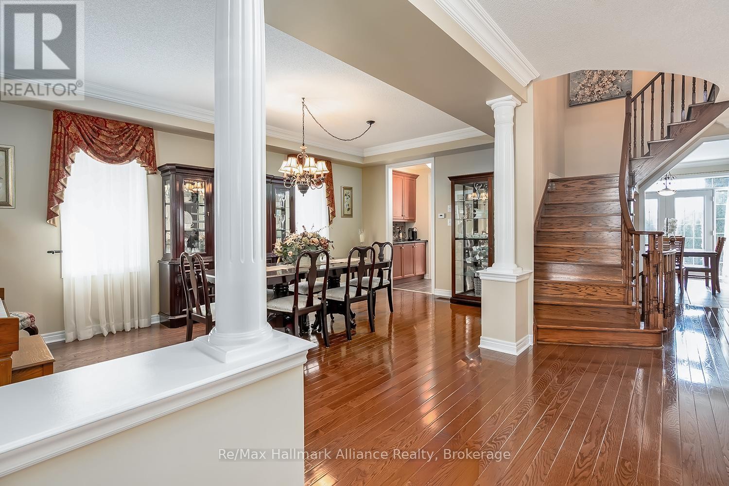 












2489 WHISTLING SPRINGS CRESCENT

,
Oakville (WM Westmount),




Ontario
L6M5G3

