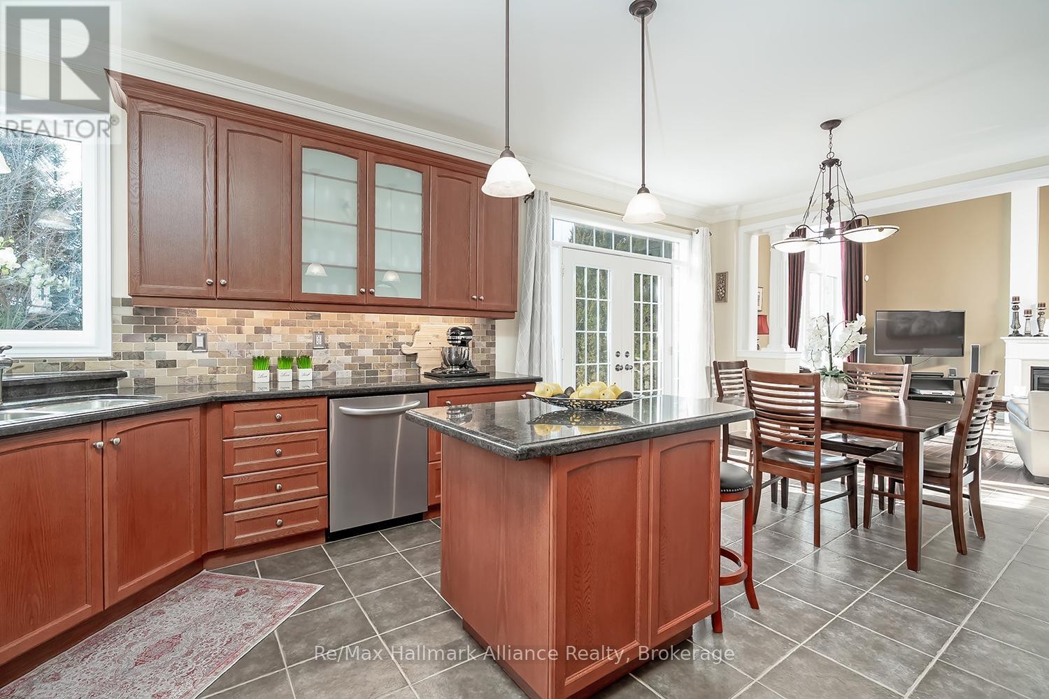 












2489 WHISTLING SPRINGS CRESCENT

,
Oakville (WM Westmount),




Ontario
L6M5G3

