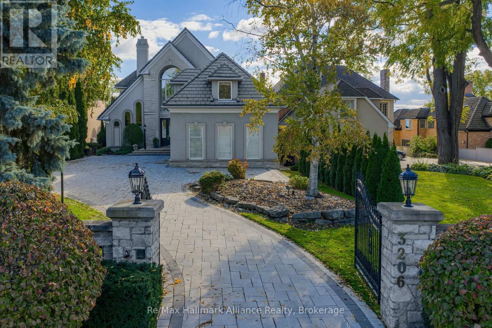 












3206 SHORELINE DRIVE

,
Oakville (BR Bronte),




Ontario
L6L5X4

