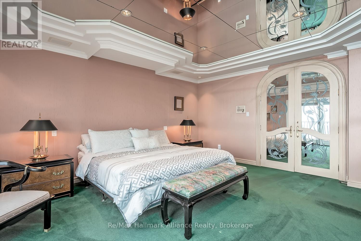 












3206 SHORELINE DRIVE

,
Oakville (BR Bronte),




Ontario
L6L5X4

