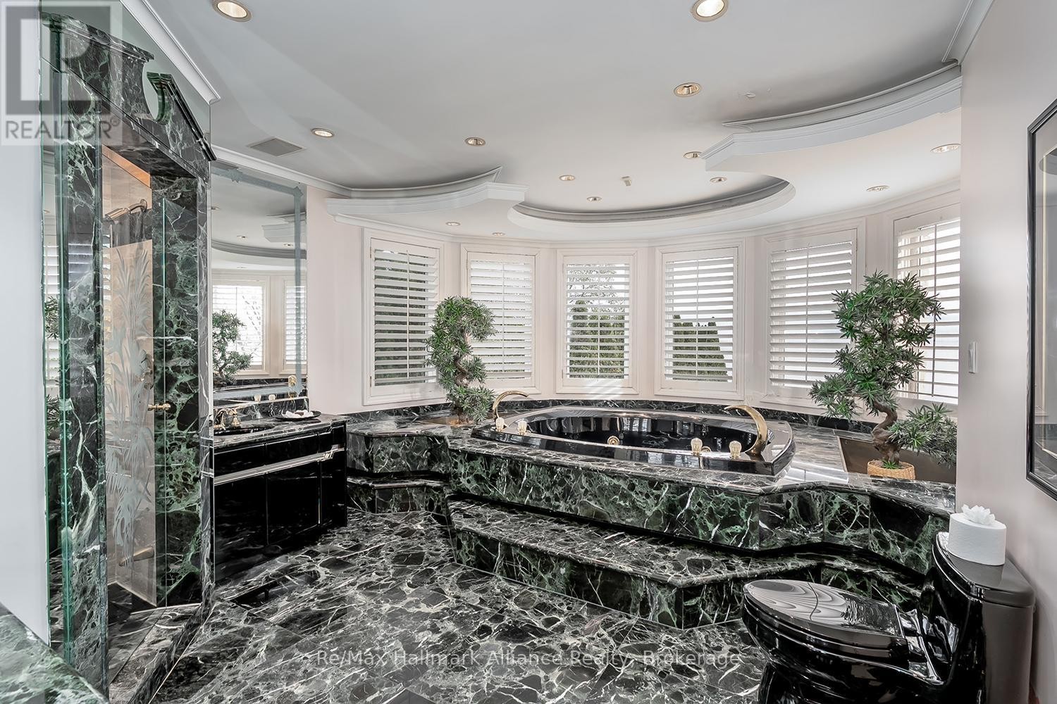 












3206 SHORELINE DRIVE

,
Oakville (BR Bronte),




Ontario
L6L5X4

