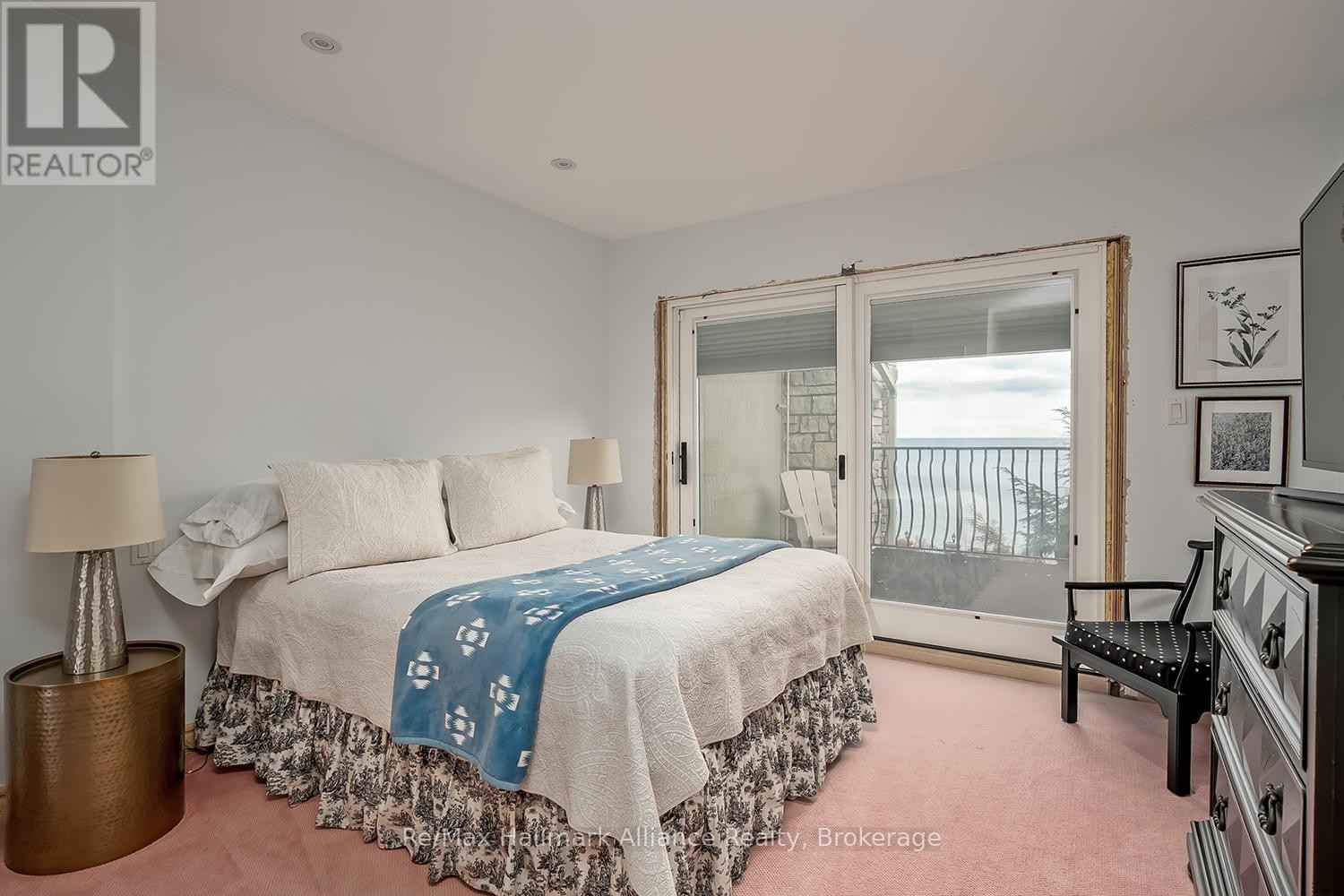 












3206 SHORELINE DRIVE

,
Oakville (BR Bronte),




Ontario
L6L5X4

