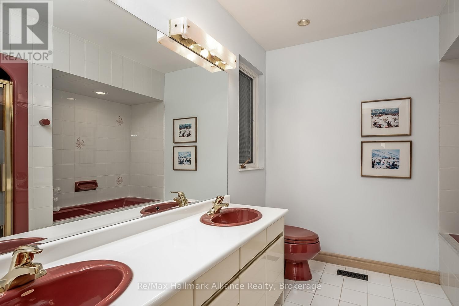 












3206 SHORELINE DRIVE

,
Oakville (BR Bronte),




Ontario
L6L5X4

