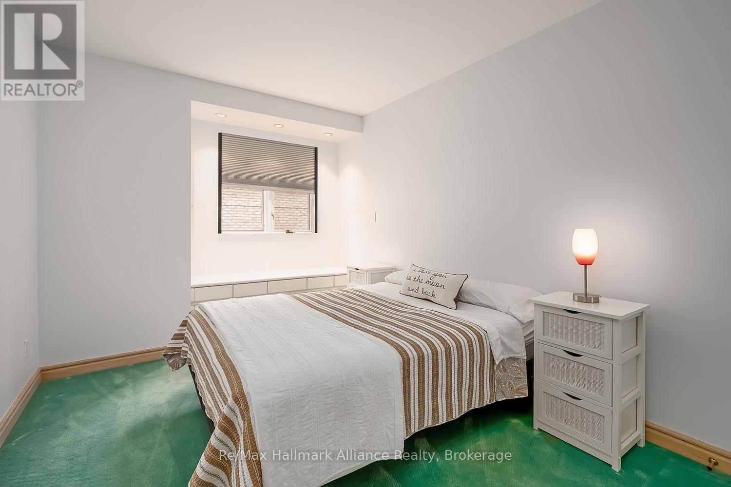 












3206 SHORELINE DRIVE

,
Oakville (BR Bronte),




Ontario
L6L5X4

