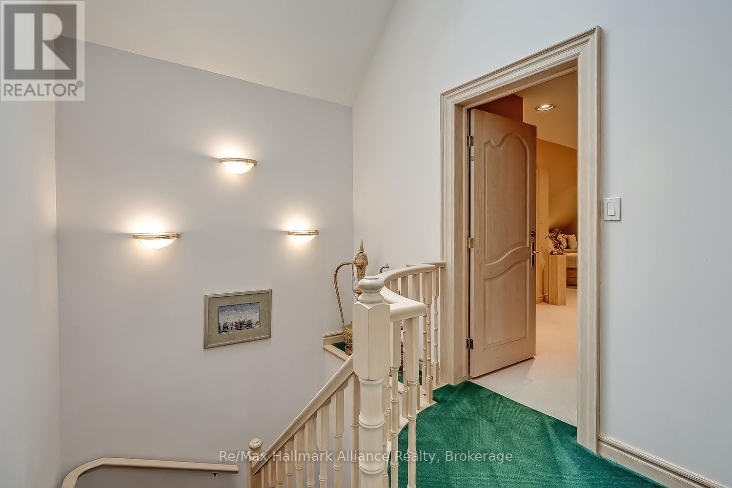 












3206 SHORELINE DRIVE

,
Oakville (BR Bronte),




Ontario
L6L5X4

