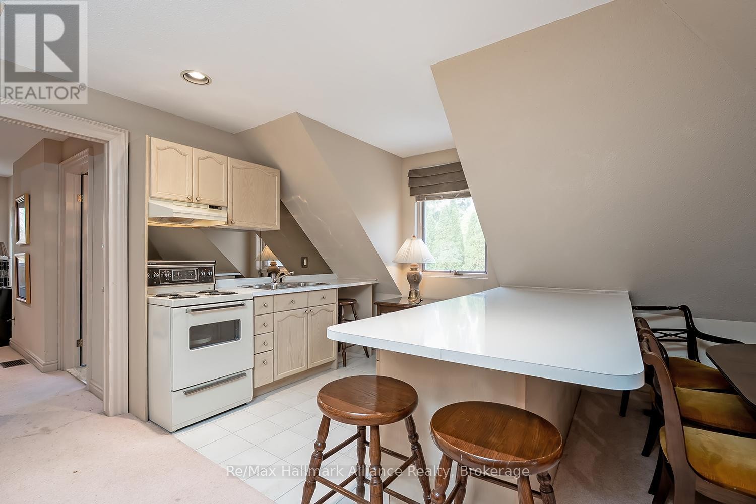 












3206 SHORELINE DRIVE

,
Oakville (BR Bronte),




Ontario
L6L5X4

