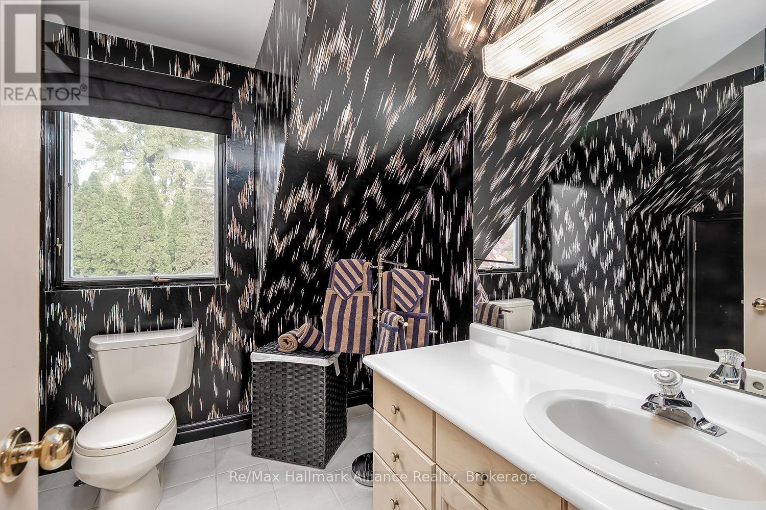 












3206 SHORELINE DRIVE

,
Oakville (BR Bronte),




Ontario
L6L5X4

