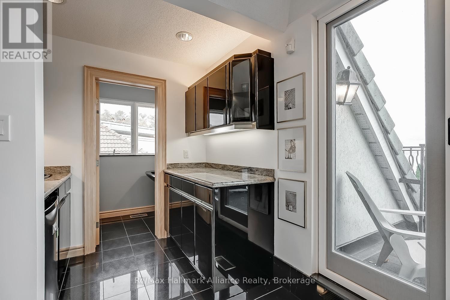 












3206 SHORELINE DRIVE

,
Oakville (BR Bronte),




Ontario
L6L5X4

