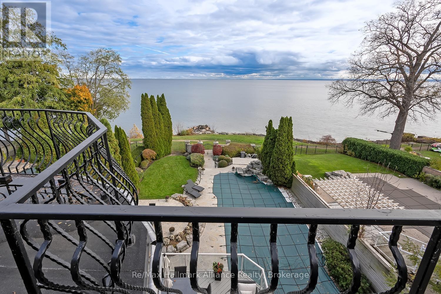 












3206 SHORELINE DRIVE

,
Oakville (BR Bronte),




Ontario
L6L5X4

