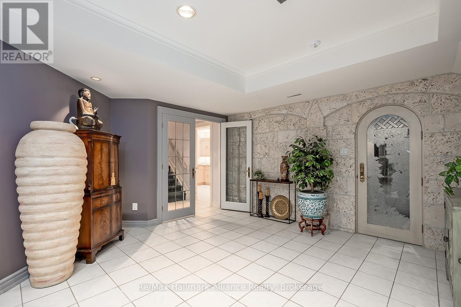 












3206 SHORELINE DRIVE

,
Oakville (BR Bronte),




Ontario
L6L5X4

