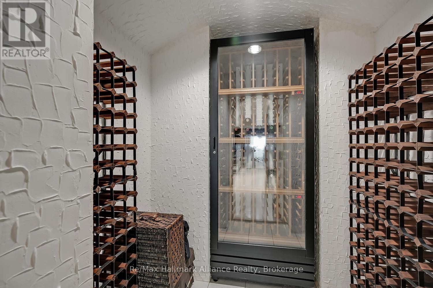 












3206 SHORELINE DRIVE

,
Oakville (BR Bronte),




Ontario
L6L5X4

