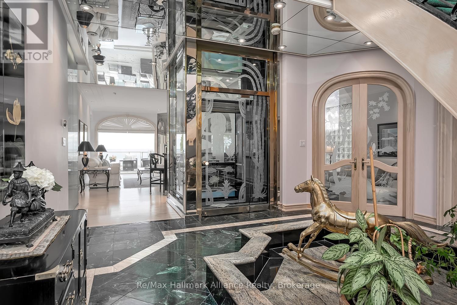 












3206 SHORELINE DRIVE

,
Oakville (BR Bronte),




Ontario
L6L5X4

