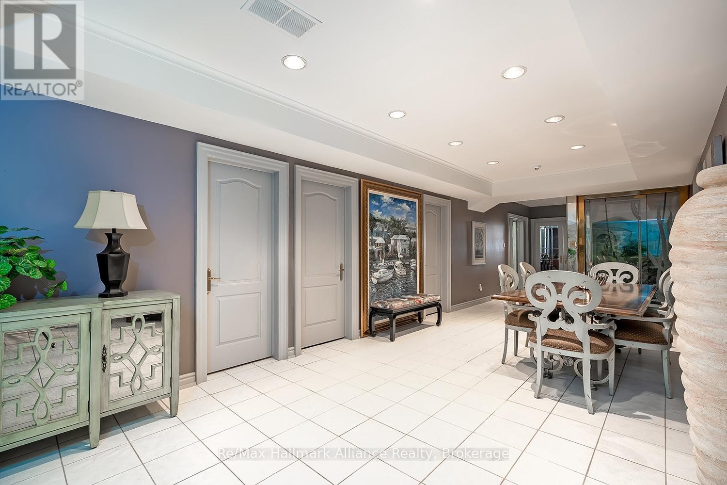 












3206 SHORELINE DRIVE

,
Oakville (BR Bronte),




Ontario
L6L5X4

