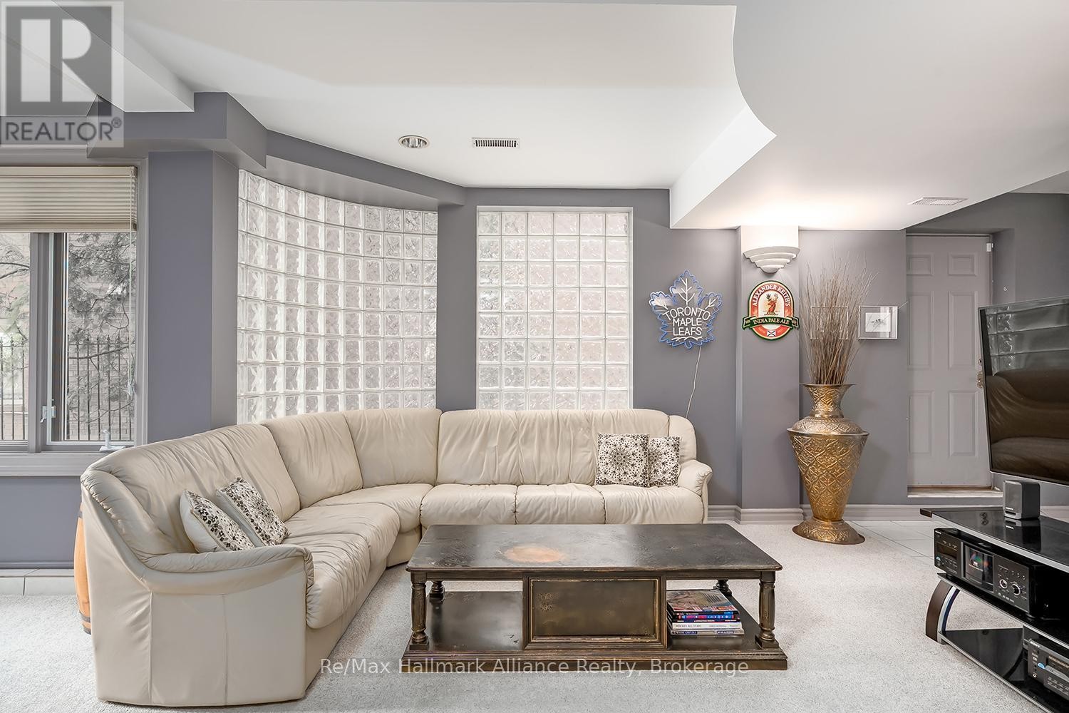 












3206 SHORELINE DRIVE

,
Oakville (BR Bronte),




Ontario
L6L5X4

