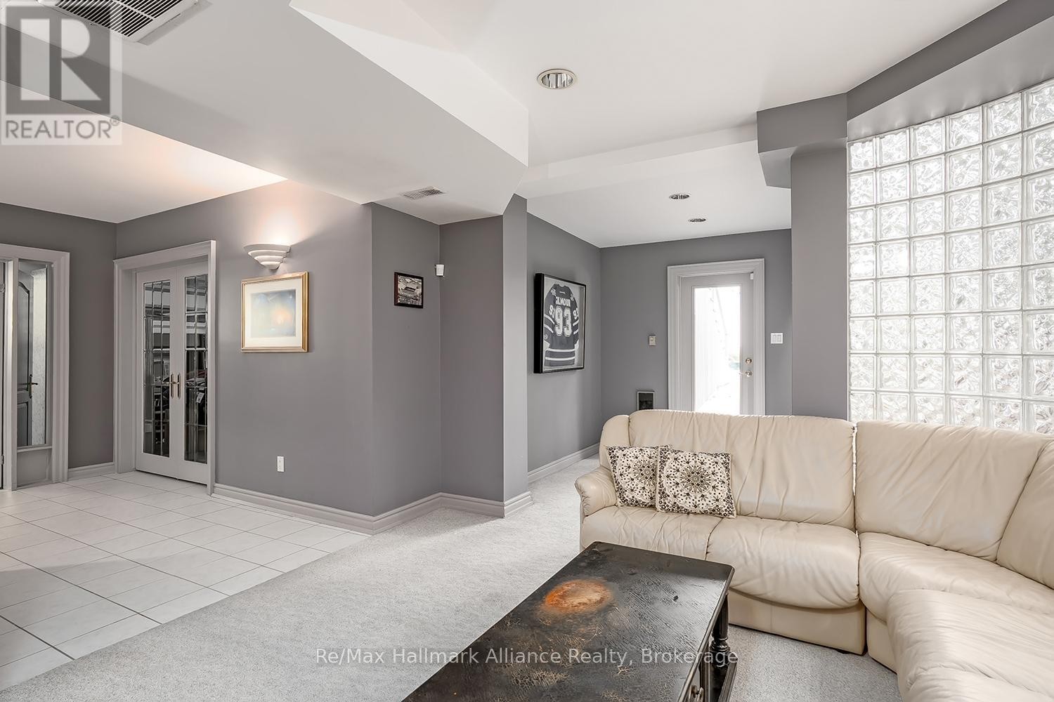 












3206 SHORELINE DRIVE

,
Oakville (BR Bronte),




Ontario
L6L5X4

