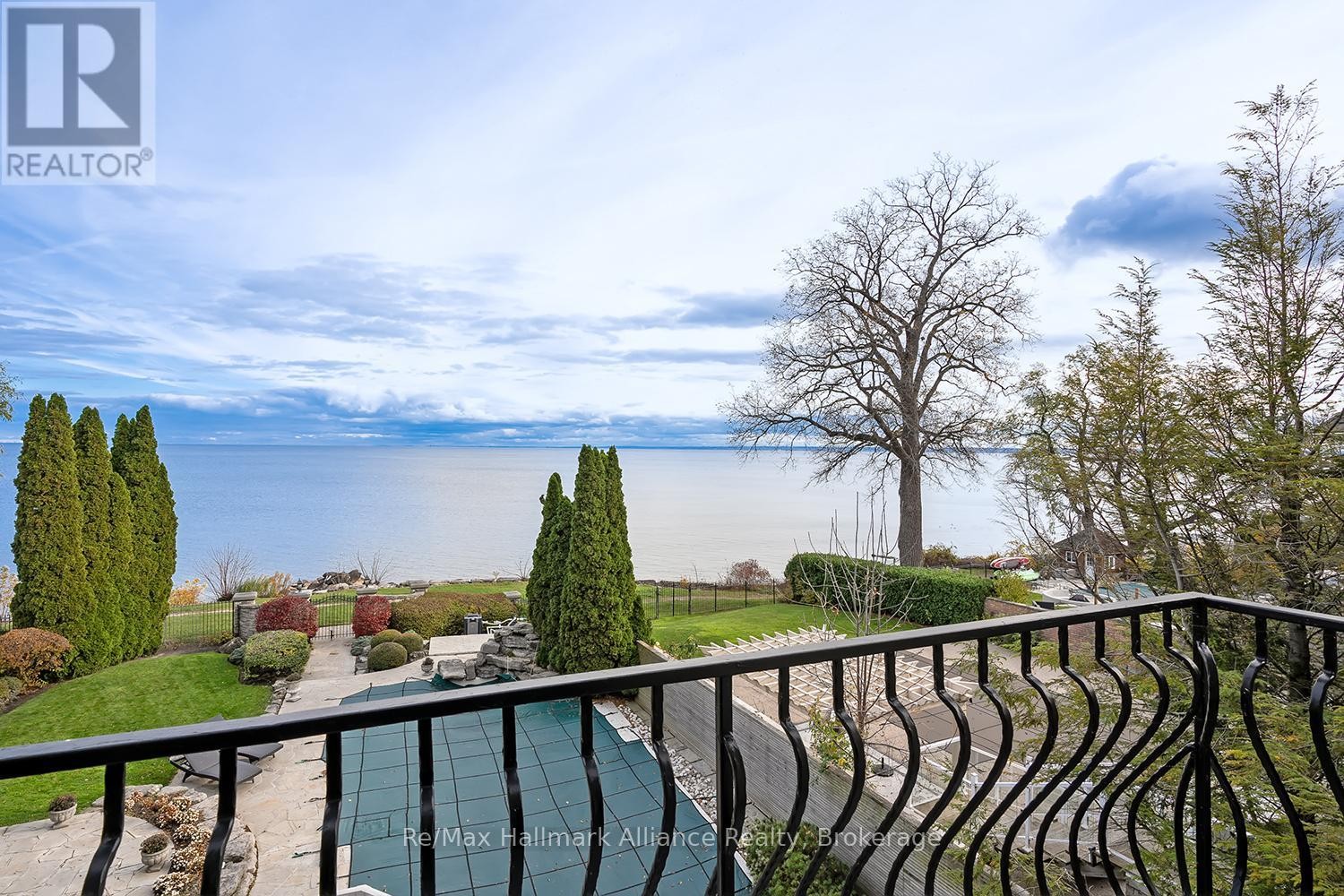 












3206 SHORELINE DRIVE

,
Oakville (BR Bronte),




Ontario
L6L5X4

