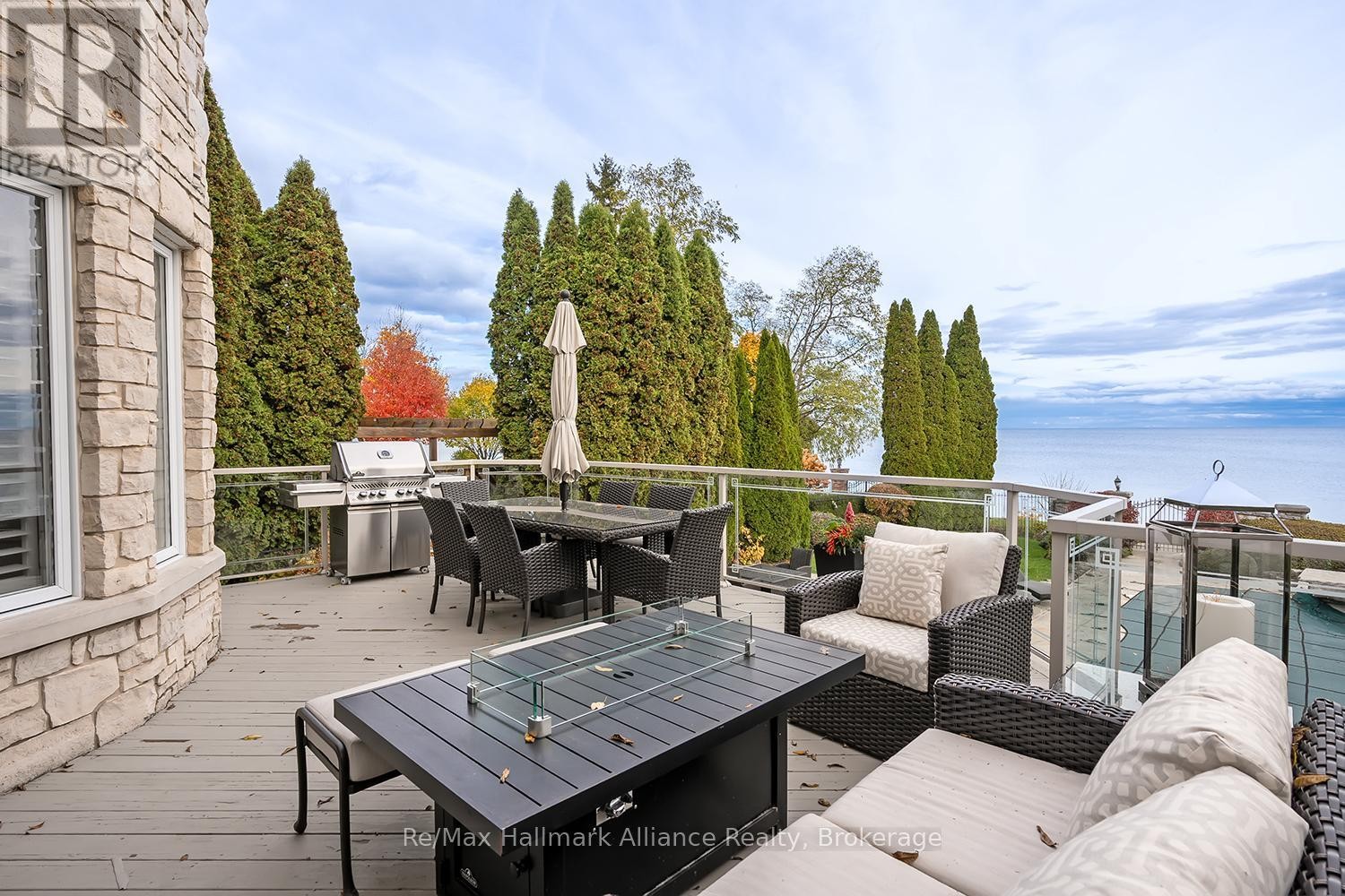 












3206 SHORELINE DRIVE

,
Oakville (BR Bronte),




Ontario
L6L5X4

