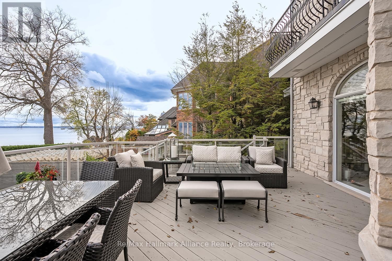 












3206 SHORELINE DRIVE

,
Oakville (BR Bronte),




Ontario
L6L5X4


