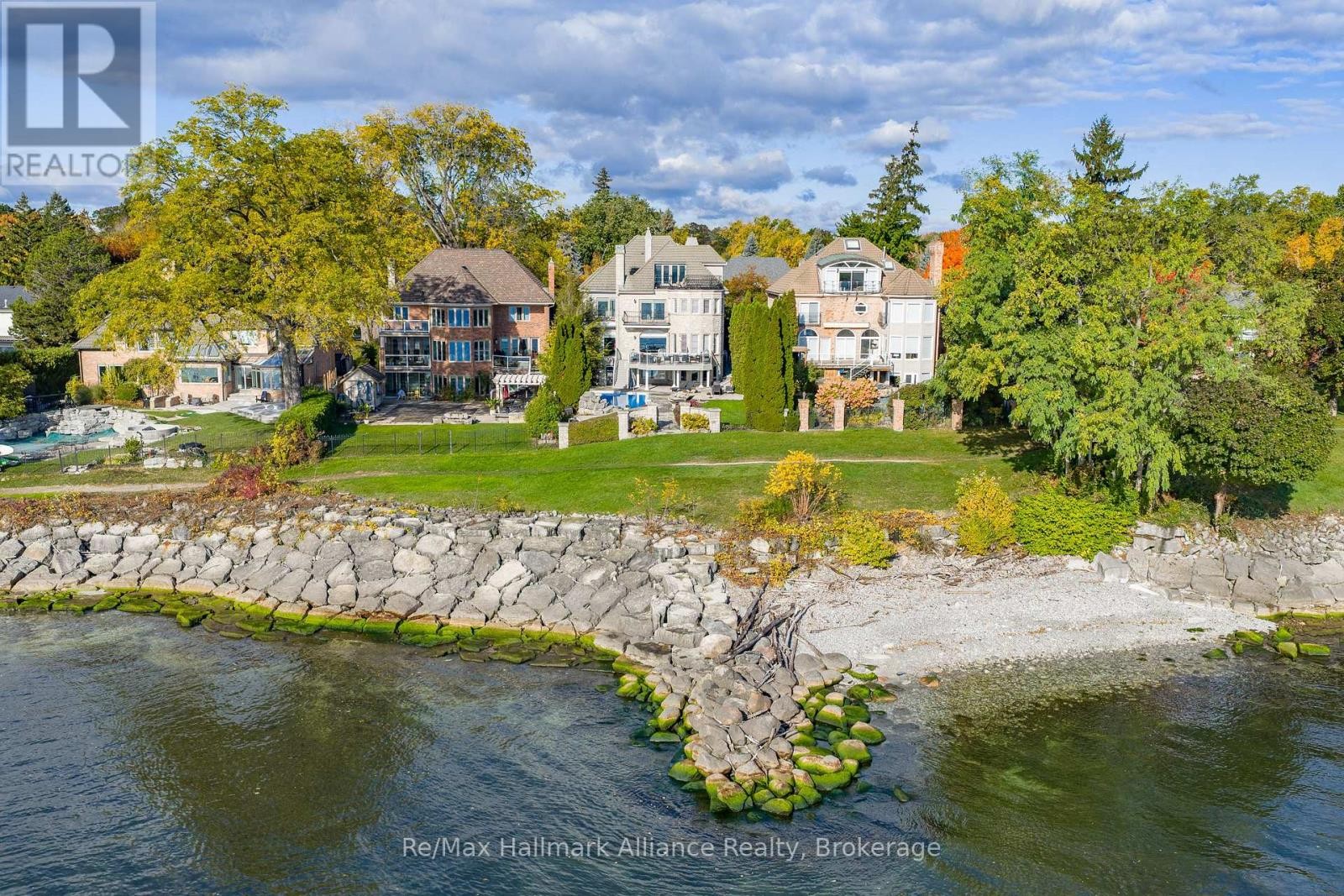 












3206 SHORELINE DRIVE

,
Oakville (BR Bronte),




Ontario
L6L5X4

