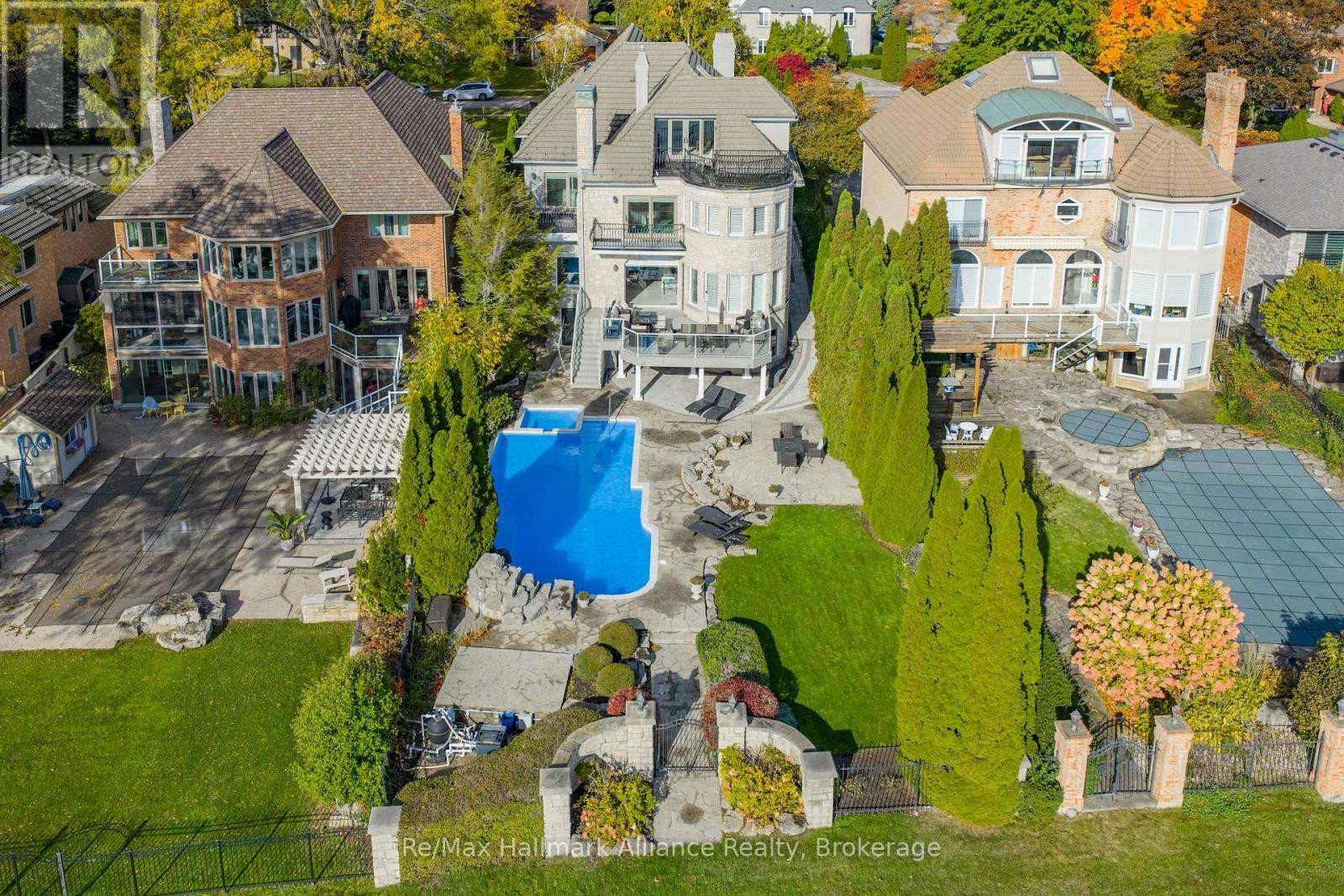 












3206 SHORELINE DRIVE

,
Oakville (BR Bronte),




Ontario
L6L5X4

