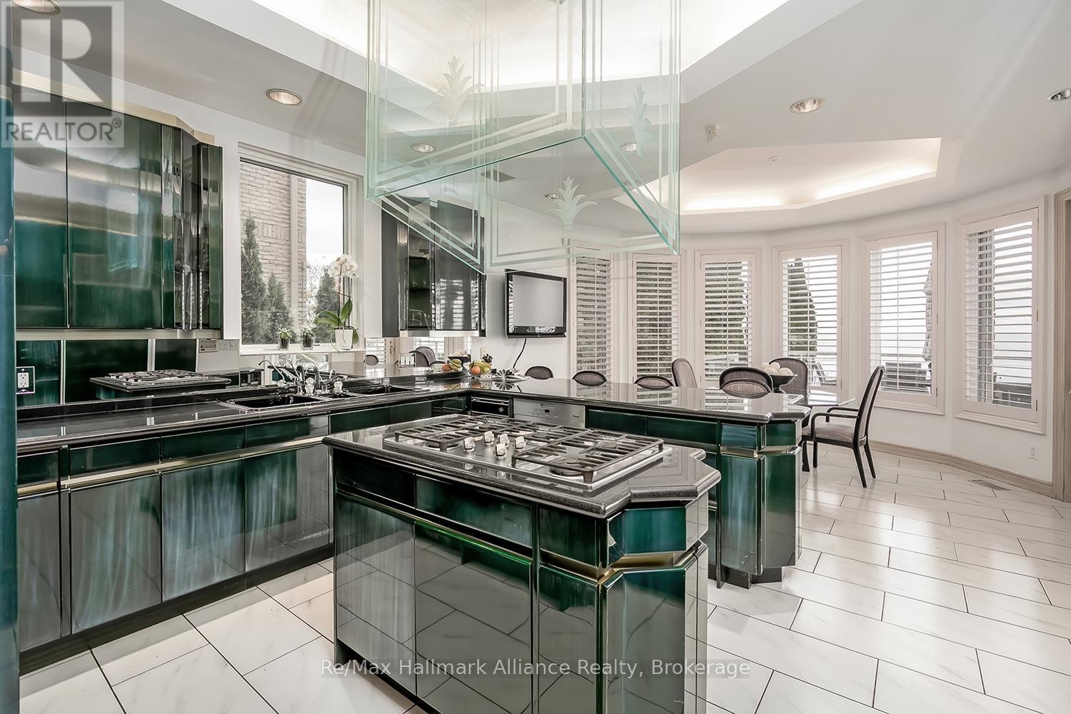 












3206 SHORELINE DRIVE

,
Oakville (BR Bronte),




Ontario
L6L5X4

