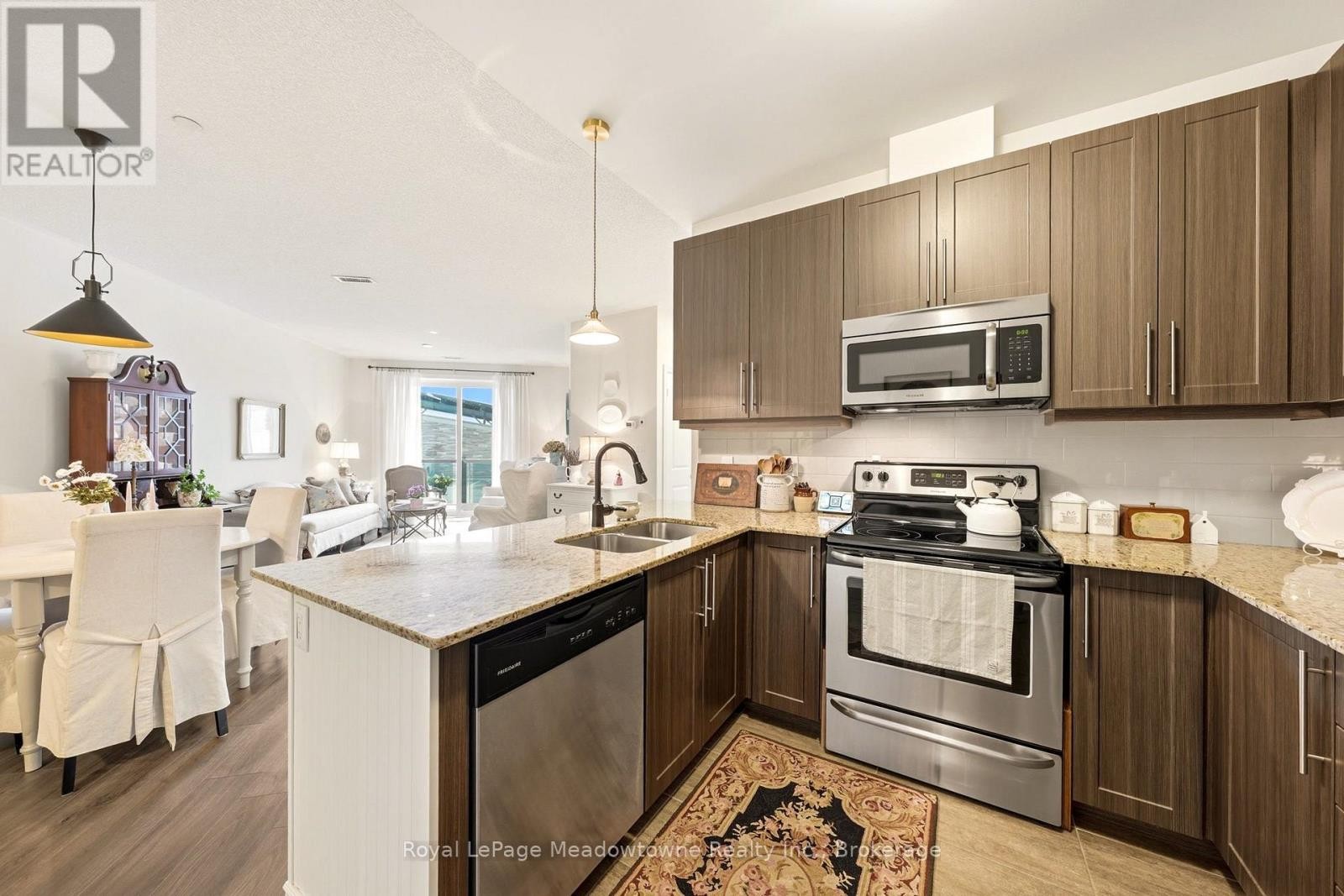 












109 - 33 WHITMER STREET

,
Milton (SC Scott),




Ontario
L9T8P9

