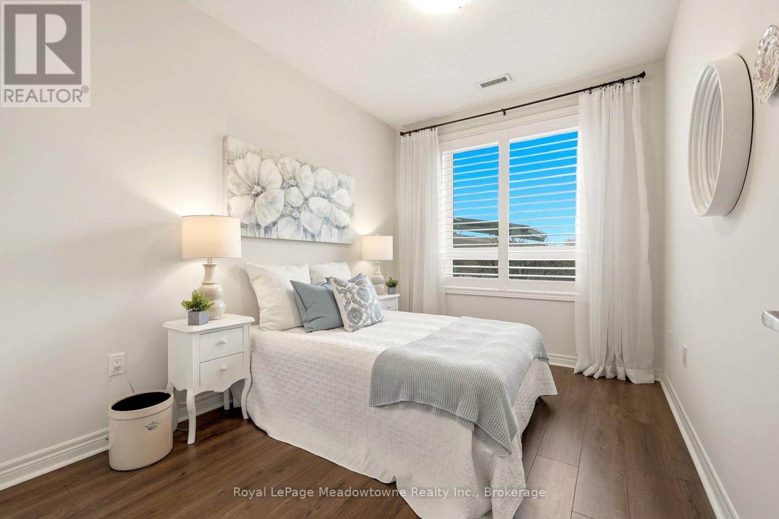 












109 - 33 WHITMER STREET

,
Milton (SC Scott),




Ontario
L9T8P9

