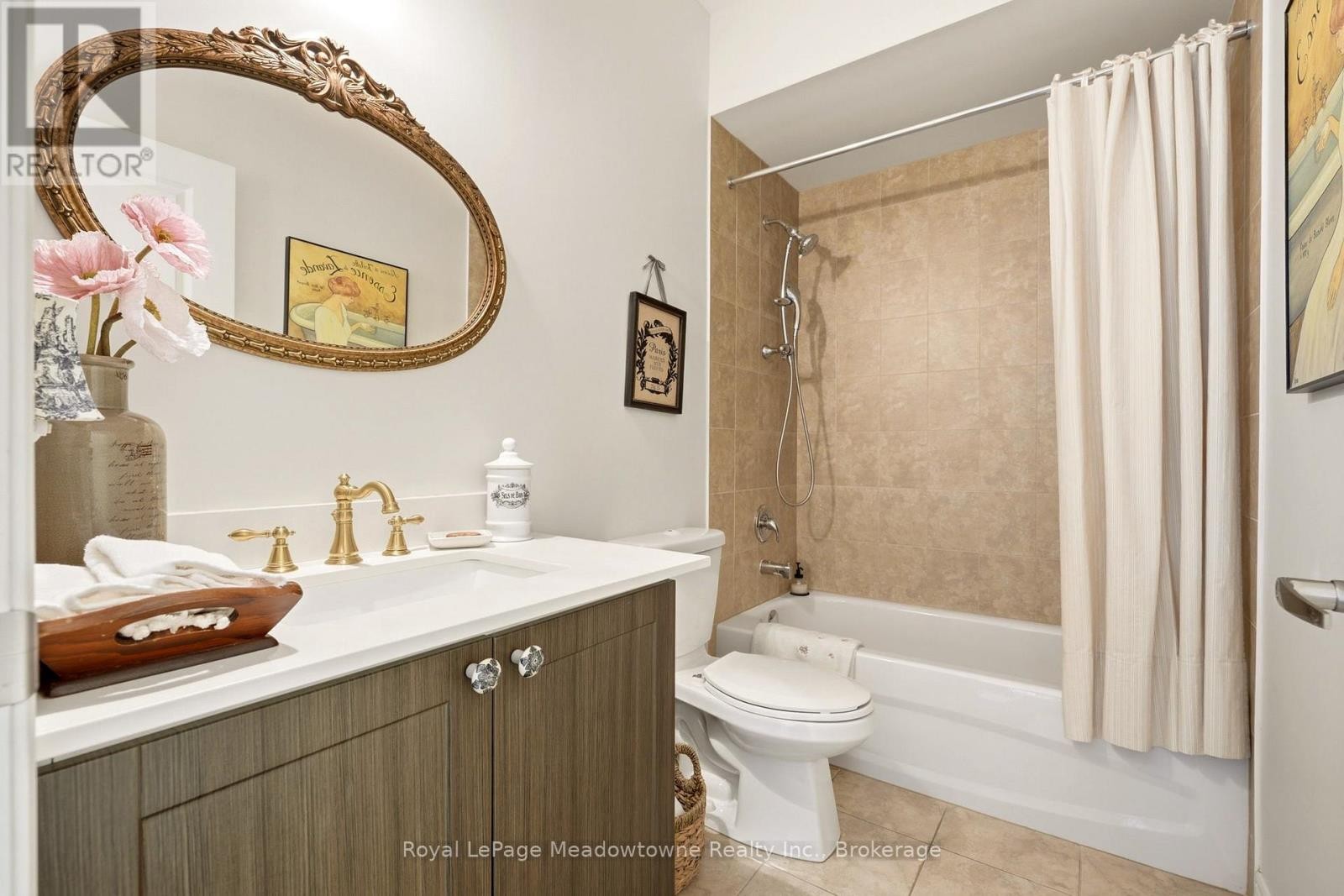 












109 - 33 WHITMER STREET

,
Milton (SC Scott),




Ontario
L9T8P9

