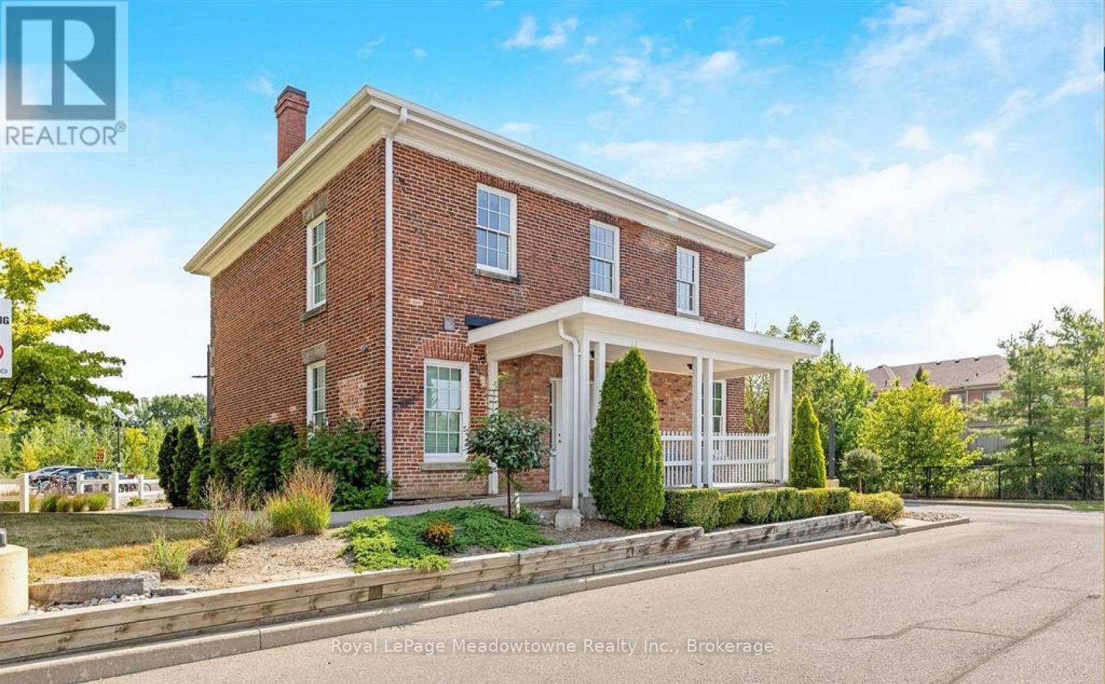 












109 - 33 WHITMER STREET

,
Milton (SC Scott),




Ontario
L9T8P9

