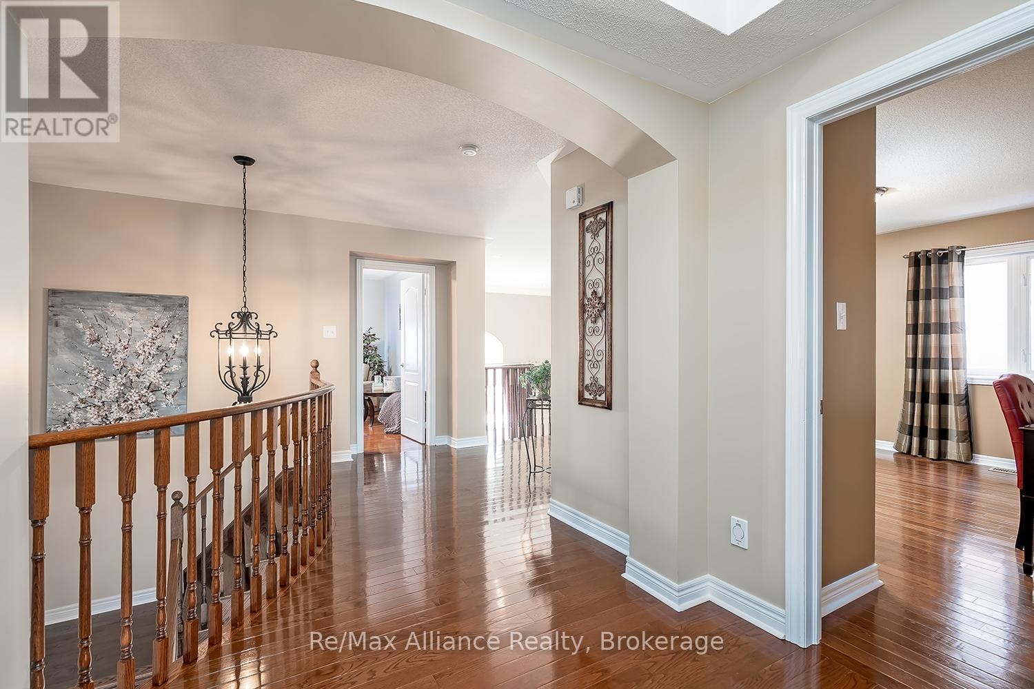 












2489 WHISTLING SPRINGS CRESCENT

,
Oakville (WM Westmount),




Ontario
L6M5G3

