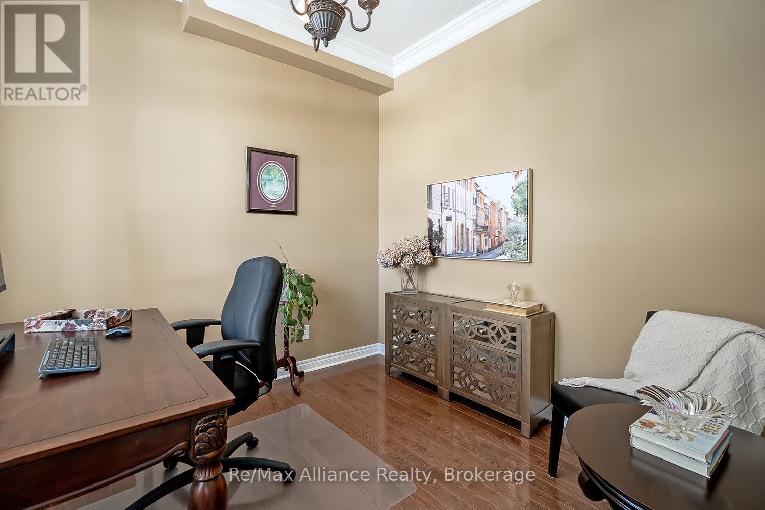 












2489 WHISTLING SPRINGS CRESCENT

,
Oakville (WM Westmount),




Ontario
L6M5G3

