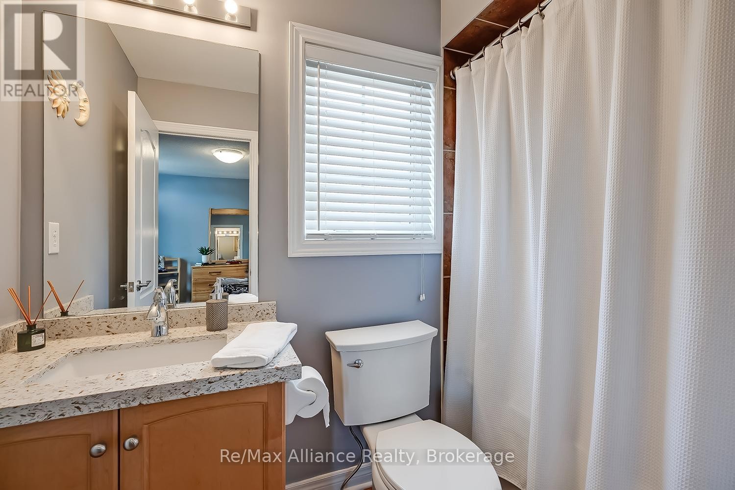 












2489 WHISTLING SPRINGS CRESCENT

,
Oakville (WM Westmount),




Ontario
L6M5G3

